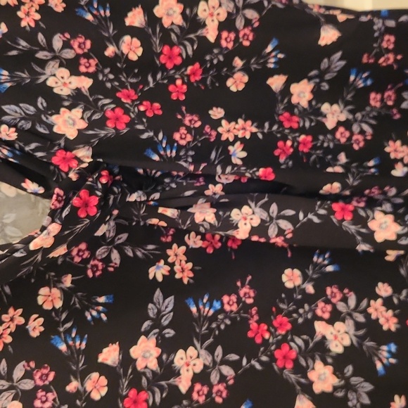 PREMISE Floral Sleeveless Knot Tie Front Blouse - Picture 5 of 7